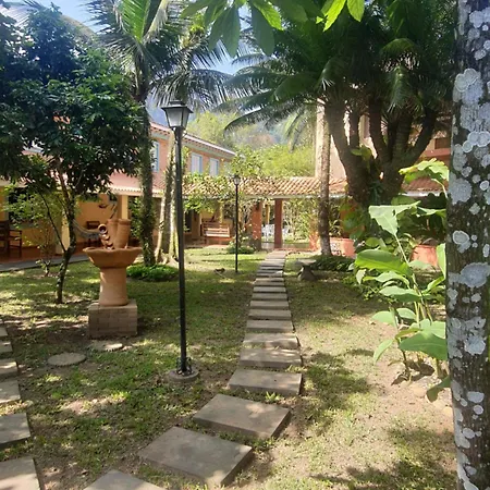 Suítes Quintal de Lázaro 6-3